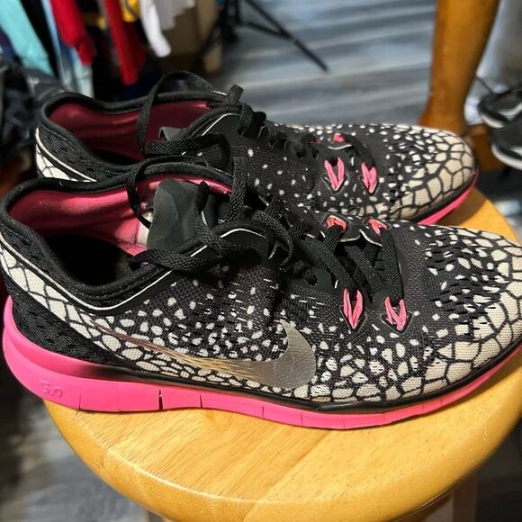 Nike True Fit 5 size 7 Shoes - Picture 1 of 5